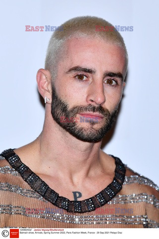 Goście na Tygodniu Mody w Paryżu - lato 2022