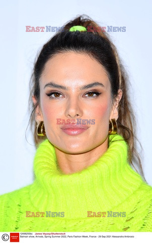 Goście na Tygodniu Mody w Paryżu - lato 2022