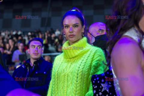 Goście na Tygodniu Mody w Paryżu - lato 2022