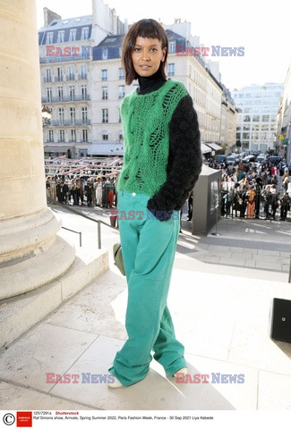 Goście na Tygodniu Mody w Paryżu - lato 2022