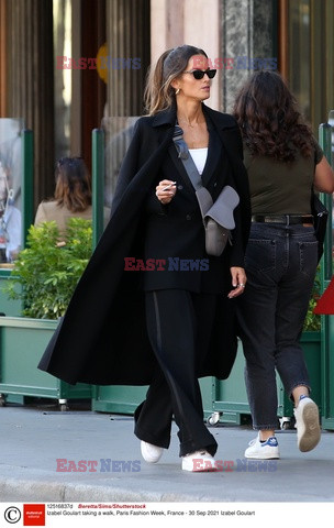 Goście na Tygodniu Mody w Paryżu - lato 2022