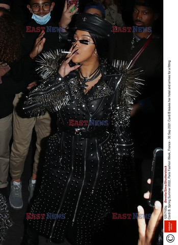 Goście na Tygodniu Mody w Paryżu - lato 2022