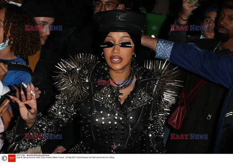 Goście na Tygodniu Mody w Paryżu - lato 2022