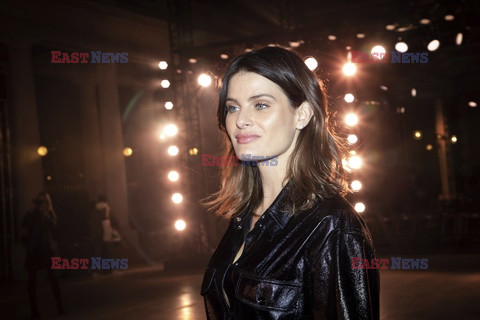 Goście na Tygodniu Mody w Paryżu - lato 2022