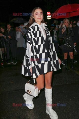 Goście na Tygodniu Mody w Paryżu - lato 2022