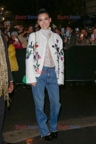 Goście na Tygodniu Mody w Paryżu - lato 2022