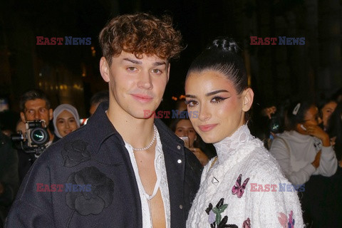 Goście na Tygodniu Mody w Paryżu - lato 2022