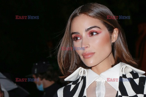 Goście na Tygodniu Mody w Paryżu - lato 2022