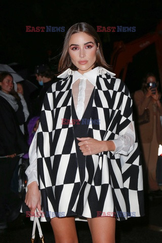 Goście na Tygodniu Mody w Paryżu - lato 2022