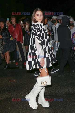 Goście na Tygodniu Mody w Paryżu - lato 2022