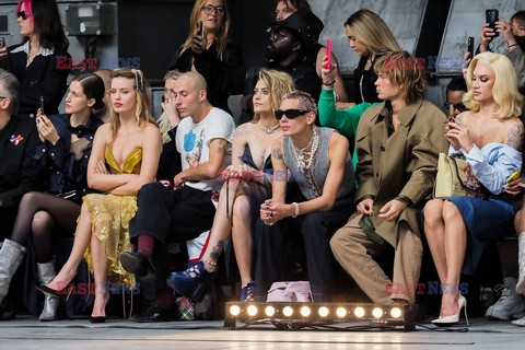 Goście na Tygodniu Mody w Paryżu - lato 2022