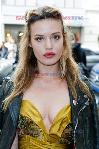 Goście na Tygodniu Mody w Paryżu - lato 2022