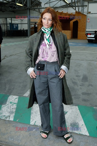 Goście na Tygodniu Mody w Paryżu - lato 2022