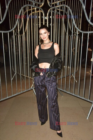 Goście na Tygodniu Mody w Paryżu - lato 2022