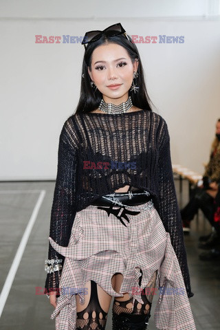 Goście na Tygodniu Mody w Paryżu - lato 2022