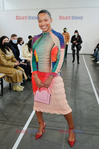 Goście na Tygodniu Mody w Paryżu - lato 2022