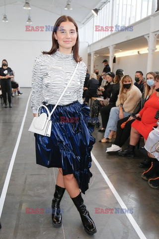 Goście na Tygodniu Mody w Paryżu - lato 2022