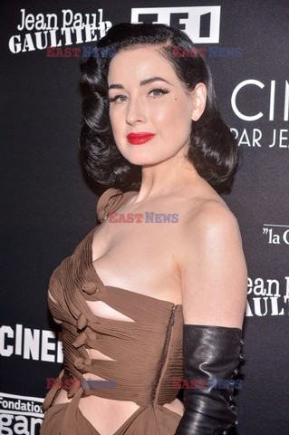 Goście na Tygodniu Mody w Paryżu - lato 2022