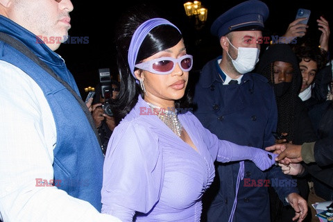 Goście na Tygodniu Mody w Paryżu - lato 2022