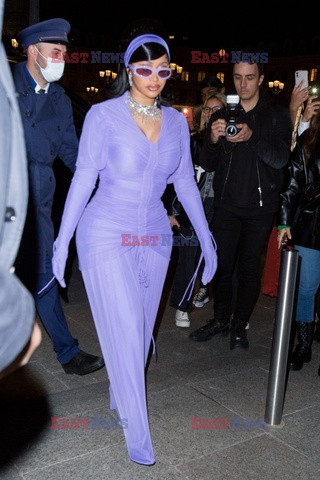 Goście na Tygodniu Mody w Paryżu - lato 2022