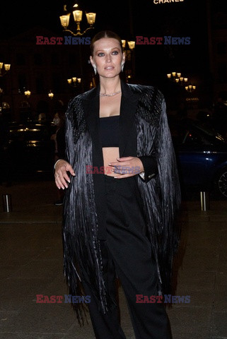 Goście na Tygodniu Mody w Paryżu - lato 2022