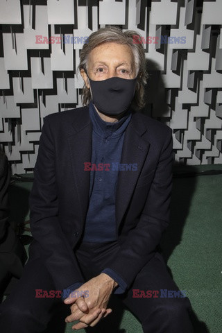 Goście na Tygodniu Mody w Paryżu - lato 2022