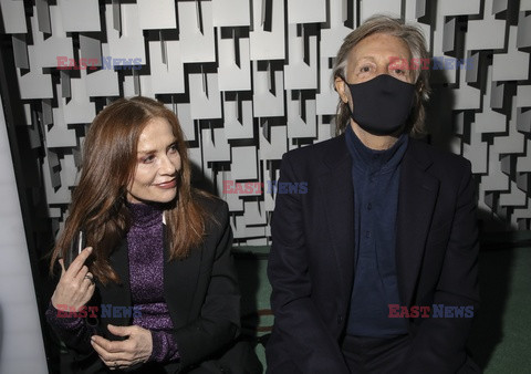 Goście na Tygodniu Mody w Paryżu - lato 2022