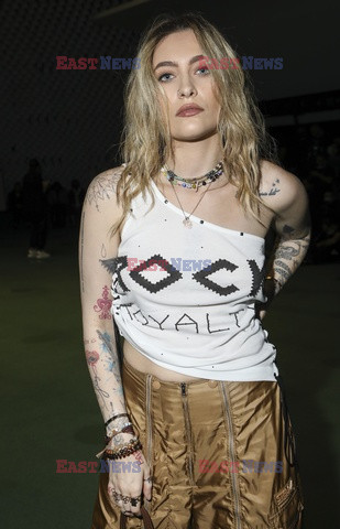 Goście na Tygodniu Mody w Paryżu - lato 2022