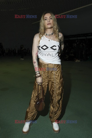 Goście na Tygodniu Mody w Paryżu - lato 2022