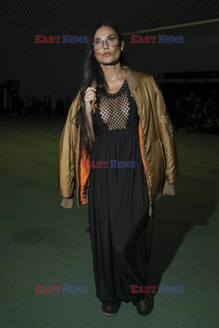 Goście na Tygodniu Mody w Paryżu - lato 2022