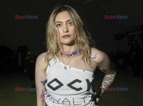 Goście na Tygodniu Mody w Paryżu - lato 2022