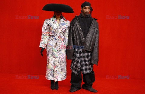 Goście na Tygodniu Mody w Paryżu - lato 2022