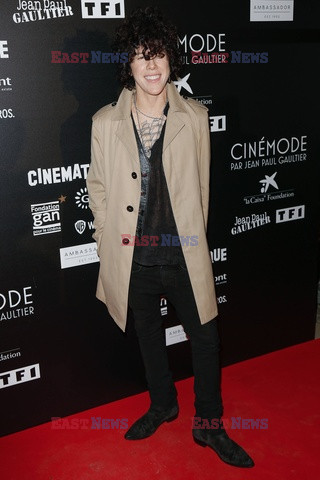 Goście na Tygodniu Mody w Paryżu - lato 2022