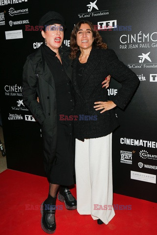 Goście na Tygodniu Mody w Paryżu - lato 2022