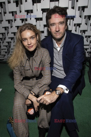 Goście na Tygodniu Mody w Paryżu - lato 2022