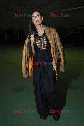 Goście na Tygodniu Mody w Paryżu - lato 2022