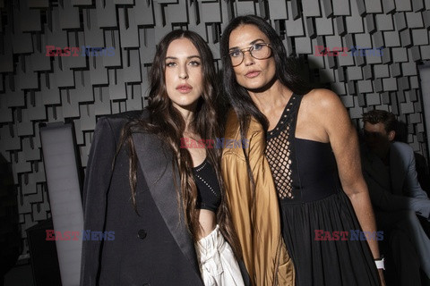 Goście na Tygodniu Mody w Paryżu - lato 2022