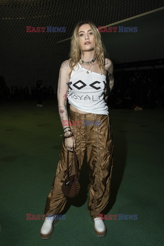 Goście na Tygodniu Mody w Paryżu - lato 2022