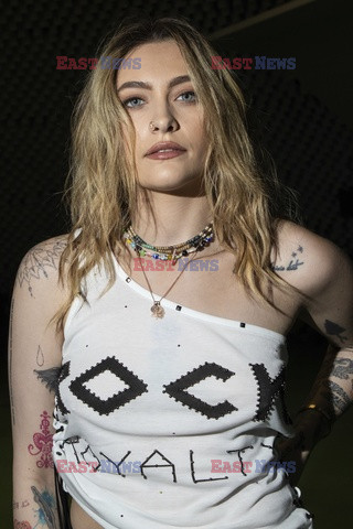 Goście na Tygodniu Mody w Paryżu - lato 2022