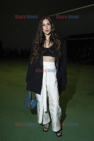 Goście na Tygodniu Mody w Paryżu - lato 2022