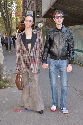 Goście na Tygodniu Mody w Paryżu - lato 2022