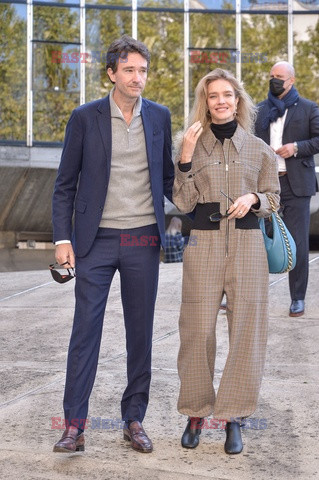 Goście na Tygodniu Mody w Paryżu - lato 2022