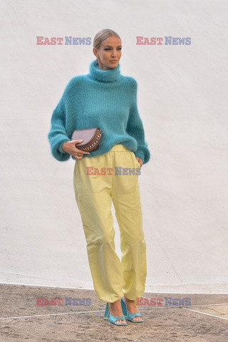 Goście na Tygodniu Mody w Paryżu - lato 2022