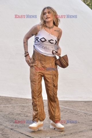 Goście na Tygodniu Mody w Paryżu - lato 2022