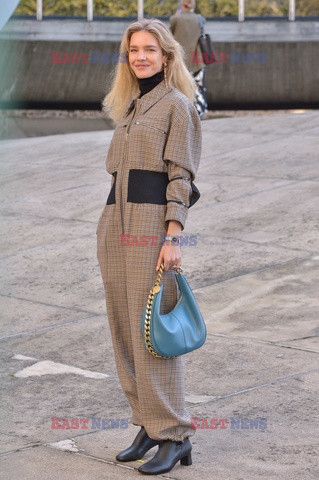 Goście na Tygodniu Mody w Paryżu - lato 2022