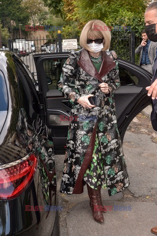 Goście na Tygodniu Mody w Paryżu - lato 2022