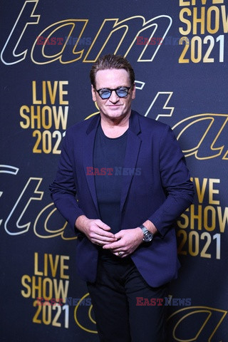 Goście na Tygodniu Mody w Paryżu - lato 2022