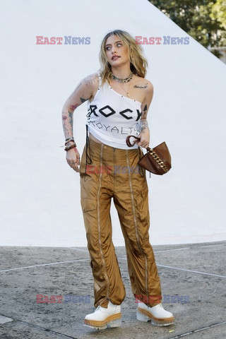 Goście na Tygodniu Mody w Paryżu - lato 2022