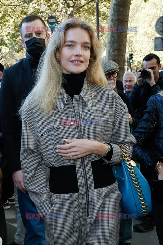 Goście na Tygodniu Mody w Paryżu - lato 2022