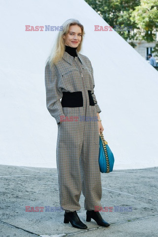 Goście na Tygodniu Mody w Paryżu - lato 2022